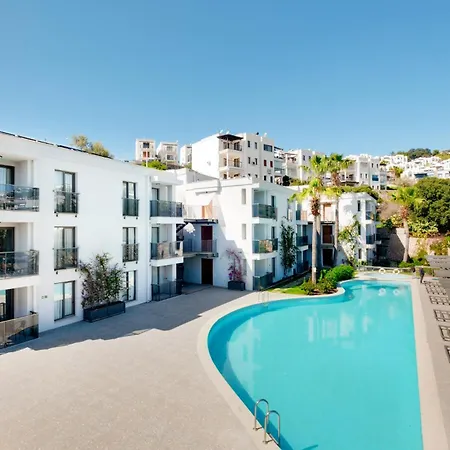 Flat With Shared Pool Near In Bodrum شقة غومْبيت